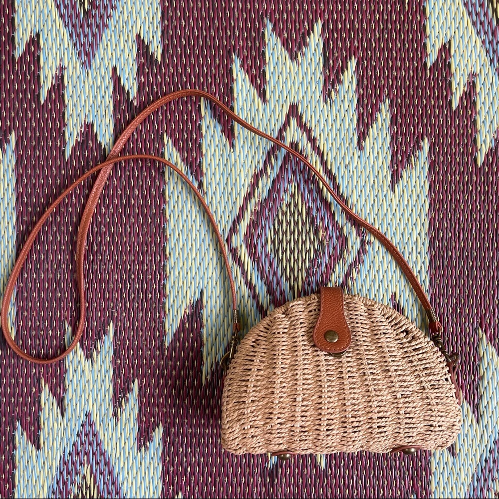 Woven Clamshell Crossbody Purse